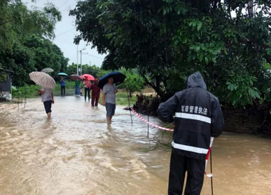广东强降雨红色预警，多地内涝，防汛形势严峻