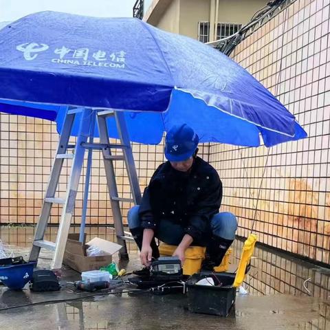 烟花台风最新消息，强度持续升级，多地启动应急响应，注意防范强风雨
